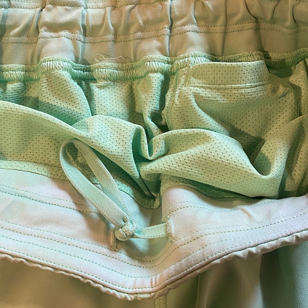 LULULEMON Hotty Hot Lined Running Short 4" Size 6 - Picture 7 of 12